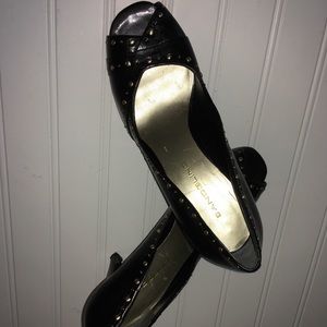 Bandolino ladies 7 M black leather peep toe heels